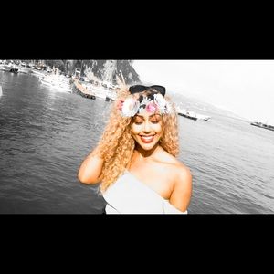 Meet your Posher, Makeda